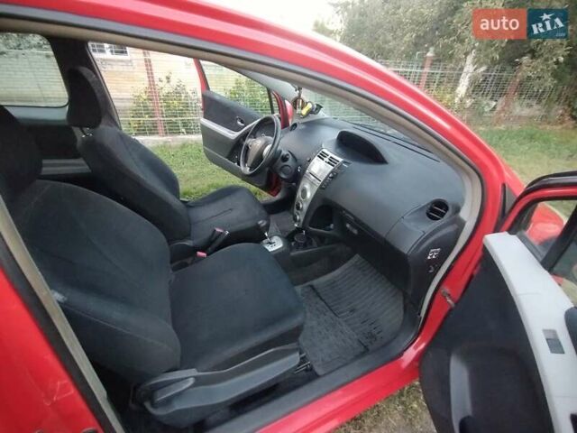 Красный Тойота Ярис, объемом двигателя 1.3 л и пробегом 186 тыс. км за 5300 $, фото 11 на Automoto.ua