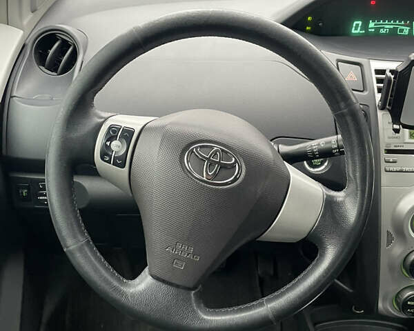 Красный Тойота Ярис, объемом двигателя 1.3 л и пробегом 182 тыс. км за 5900 $, фото 19 на Automoto.ua