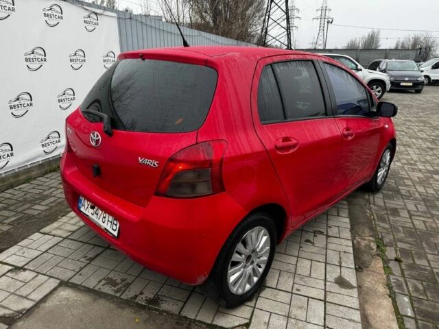 Красный Тойота Ярис, объемом двигателя 1.3 л и пробегом 147 тыс. км за 5400 $, фото 2 на Automoto.ua