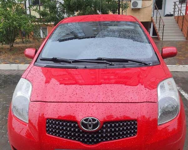 Тойота Ярис 2006 в Одессе на Automoto.ua Красный Тойота Ярис, объемом двигателя 1.3 л и пробегом 200 тыс. км за 6000 $, фото 2 на Automoto.ua