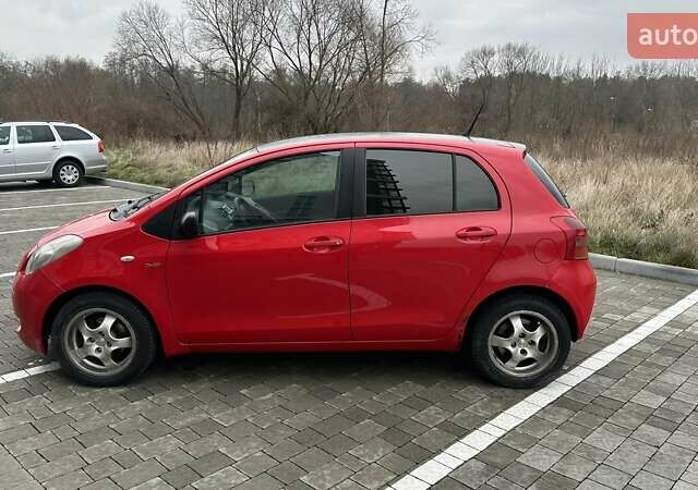 Красный Тойота Ярис, объемом двигателя 1.4 л и пробегом 386 тыс. км за 4700 $, фото 2 на Automoto.ua