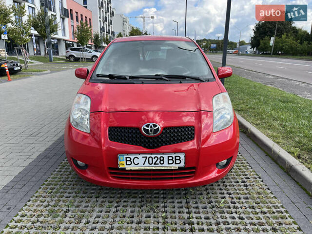 Красный Тойота Ярис, объемом двигателя 1.3 л и пробегом 153 тыс. км за 6800 $, фото 2 на Automoto.ua