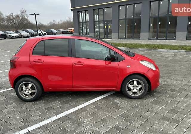 Красный Тойота Ярис, объемом двигателя 1.4 л и пробегом 386 тыс. км за 4700 $, фото 3 на Automoto.ua