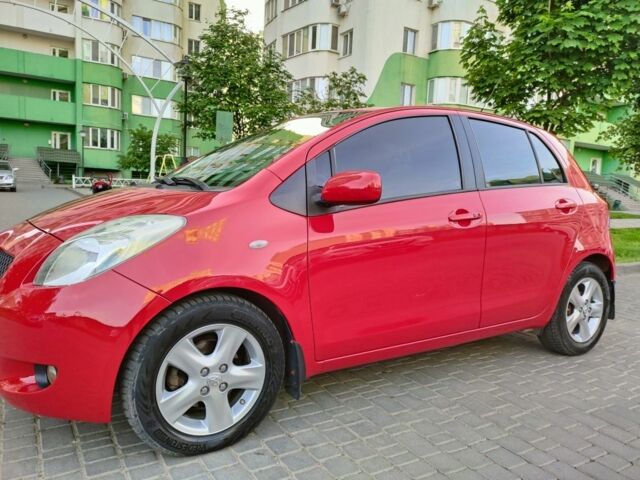 Красный Тойота Ярис, объемом двигателя 0.13 л и пробегом 170 тыс. км за 5700 $, фото 11 на Automoto.ua