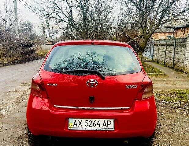Червоний Тойота Яріс, об'ємом двигуна 1.3 л та пробігом 93 тис. км за 6500 $, фото 11 на Automoto.ua