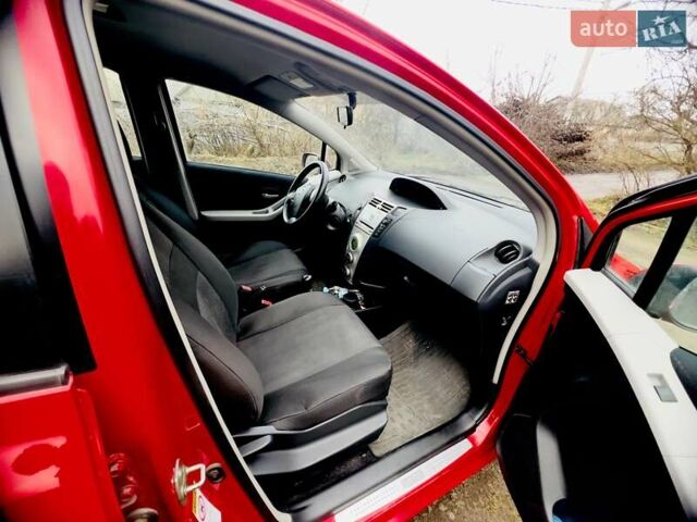 Червоний Тойота Яріс, об'ємом двигуна 1.3 л та пробігом 93 тис. км за 6500 $, фото 8 на Automoto.ua