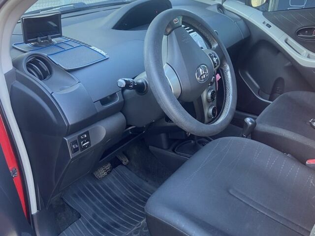 Красный Тойота Ярис, объемом двигателя 1.3 л и пробегом 117 тыс. км за 6500 $, фото 3 на Automoto.ua