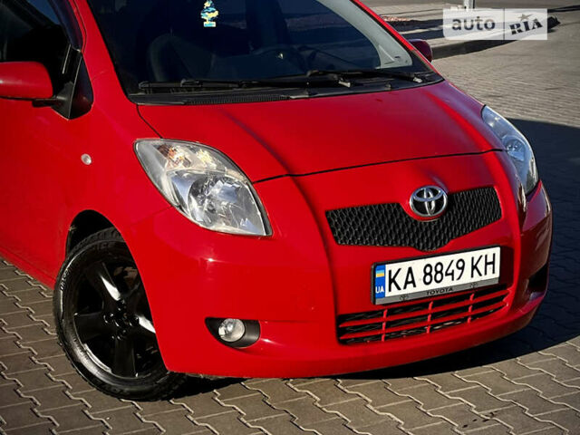 Красный Тойота Ярис, объемом двигателя 1.3 л и пробегом 146 тыс. км за 5999 $, фото 2 на Automoto.ua