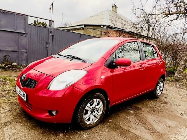 Червоний Тойота Яріс, об'ємом двигуна 1.3 л та пробігом 93 тис. км за 6500 $, фото 3 на Automoto.ua