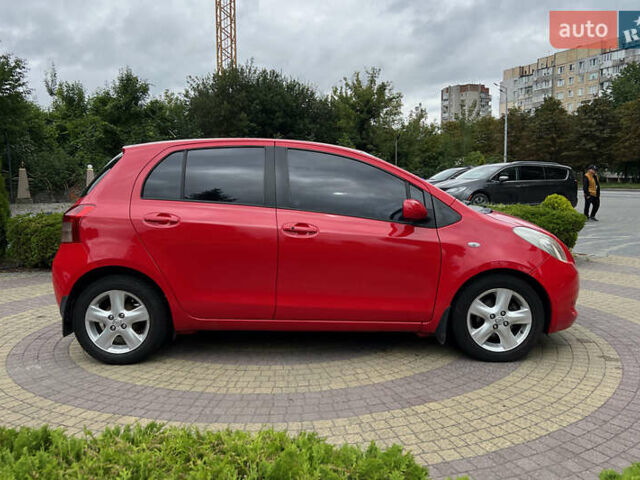 Красный Тойота Ярис, объемом двигателя 1.3 л и пробегом 153 тыс. км за 7300 $, фото 7 на Automoto.ua