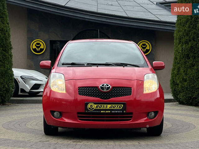 Красный Тойота Ярис, объемом двигателя 1.3 л и пробегом 153 тыс. км за 7300 $, фото 1 на Automoto.ua