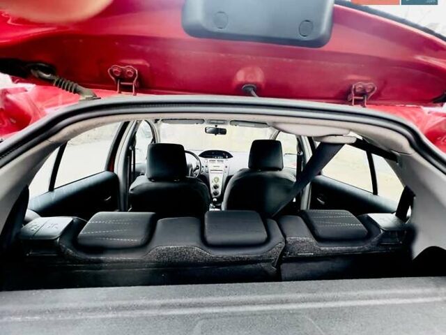 Червоний Тойота Яріс, об'ємом двигуна 1.3 л та пробігом 93 тис. км за 6500 $, фото 6 на Automoto.ua