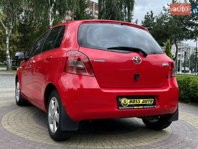 Красный Тойота Ярис, объемом двигателя 1.3 л и пробегом 153 тыс. км за 7300 $, фото 4 на Automoto.ua