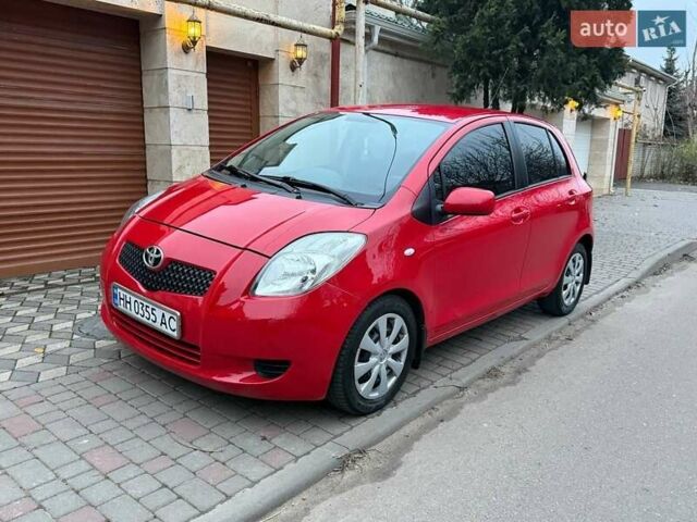 Червоний Тойота Яріс, об'ємом двигуна 1.3 л та пробігом 185 тис. км за 5300 $, фото 1 на Automoto.ua