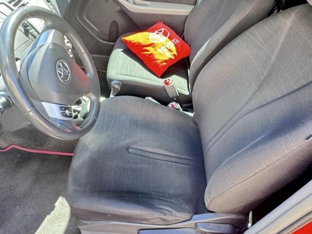 Красный Тойота Ярис, объемом двигателя 0 л и пробегом 95 тыс. км за 5700 $, фото 8 на Automoto.ua