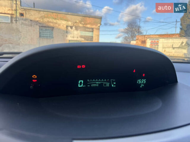 Красный Тойота Ярис, объемом двигателя 1.3 л и пробегом 121 тыс. км за 5800 $, фото 13 на Automoto.ua