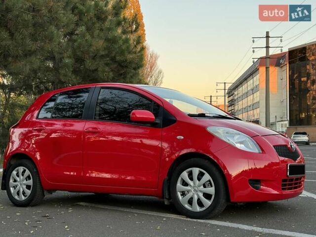 Красный Тойота Ярис, объемом двигателя 1.3 л и пробегом 140 тыс. км за 5900 $, фото 2 на Automoto.ua