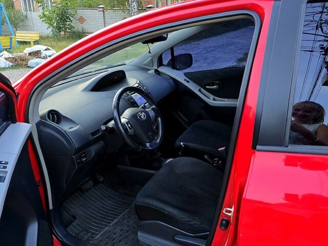 Красный Тойота Ярис, объемом двигателя 1.3 л и пробегом 161 тыс. км за 4750 $, фото 5 на Automoto.ua