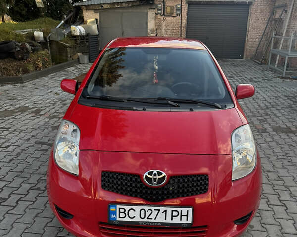 Красный Тойота Ярис, объемом двигателя 1.3 л и пробегом 121 тыс. км за 5800 $, фото 1 на Automoto.ua