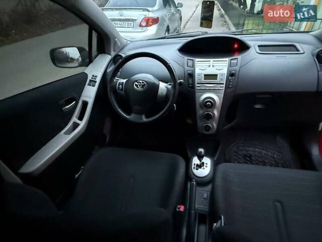 Червоний Тойота Яріс, об'ємом двигуна 1.3 л та пробігом 185 тис. км за 5300 $, фото 6 на Automoto.ua