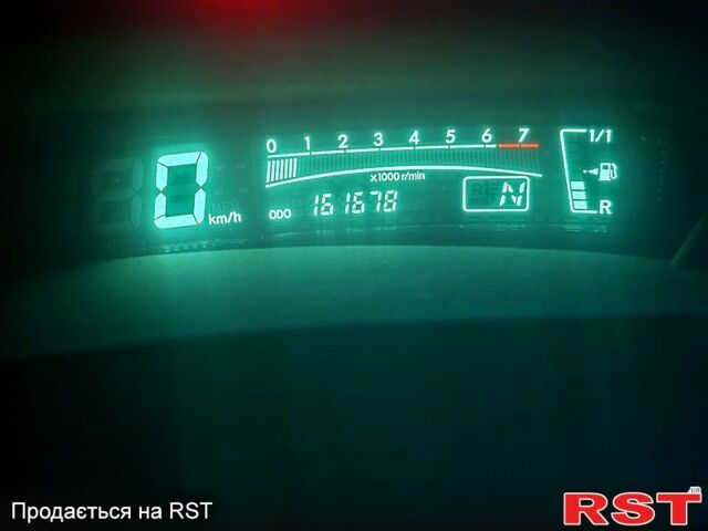 Красный Тойота Ярис, объемом двигателя 1.3 л и пробегом 161 тыс. км за 4750 $, фото 4 на Automoto.ua