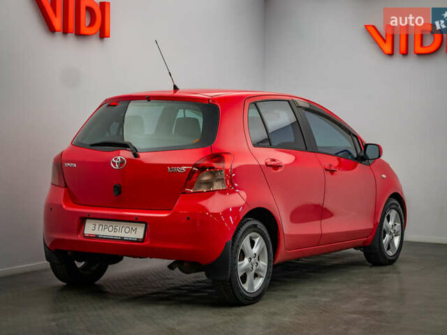 Красный Тойота Ярис, объемом двигателя 1.3 л и пробегом 186 тыс. км за 5425 $, фото 1 на Automoto.ua