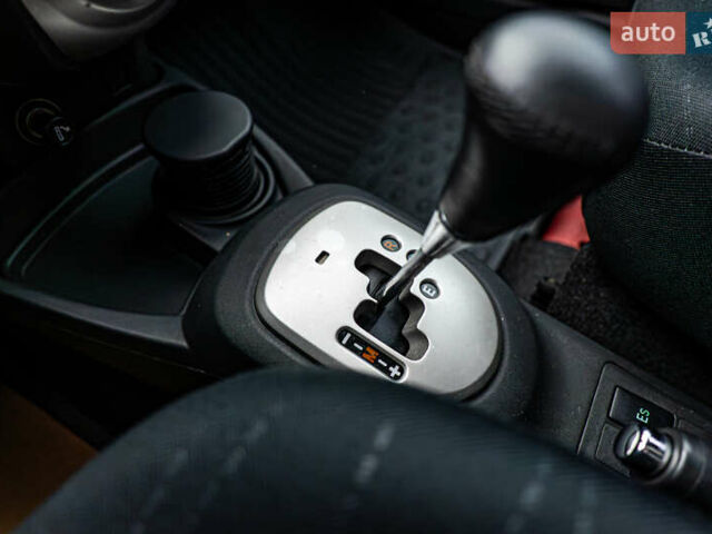 Красный Тойота Ярис, объемом двигателя 1.3 л и пробегом 186 тыс. км за 5425 $, фото 15 на Automoto.ua