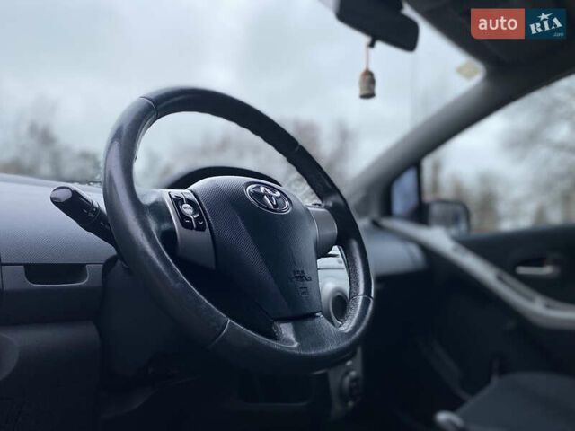 Красный Тойота Ярис, объемом двигателя 1.3 л и пробегом 138 тыс. км за 5899 $, фото 7 на Automoto.ua