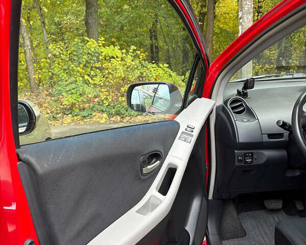 Красный Тойота Ярис, объемом двигателя 1.3 л и пробегом 95 тыс. км за 6500 $, фото 8 на Automoto.ua