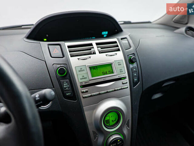 Красный Тойота Ярис, объемом двигателя 1.3 л и пробегом 186 тыс. км за 5425 $, фото 13 на Automoto.ua