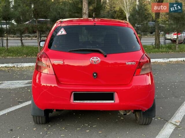 Красный Тойота Ярис, объемом двигателя 1.3 л и пробегом 140 тыс. км за 5900 $, фото 8 на Automoto.ua