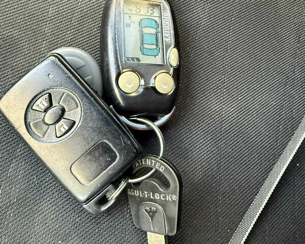 Красный Тойота Ярис, объемом двигателя 1.3 л и пробегом 158 тыс. км за 5200 $, фото 6 на Automoto.ua