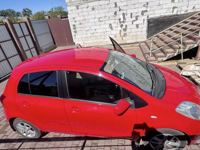 Красный Тойота Ярис, объемом двигателя 0 л и пробегом 95 тыс. км за 5700 $, фото 2 на Automoto.ua