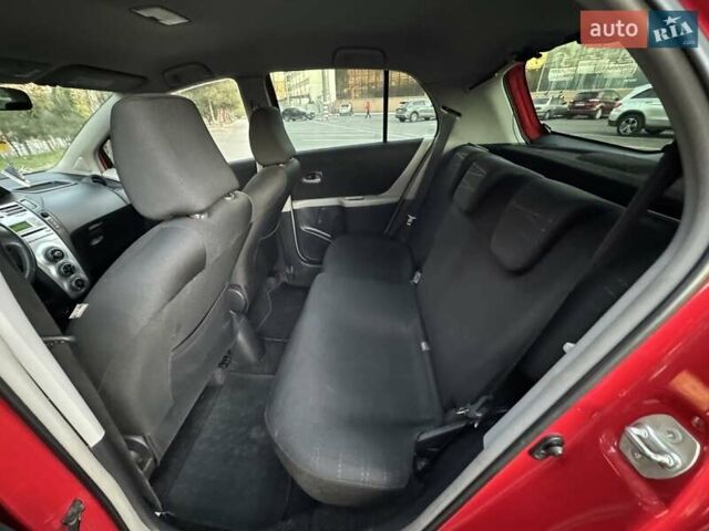 Красный Тойота Ярис, объемом двигателя 1.3 л и пробегом 140 тыс. км за 5900 $, фото 14 на Automoto.ua