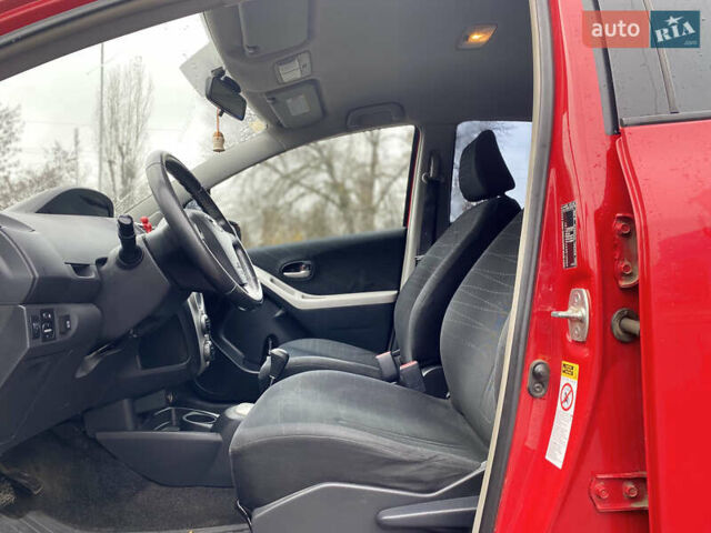 Красный Тойота Ярис, объемом двигателя 1.3 л и пробегом 138 тыс. км за 5899 $, фото 6 на Automoto.ua