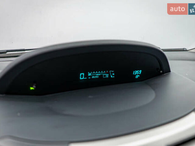 Красный Тойота Ярис, объемом двигателя 1.3 л и пробегом 186 тыс. км за 5425 $, фото 12 на Automoto.ua