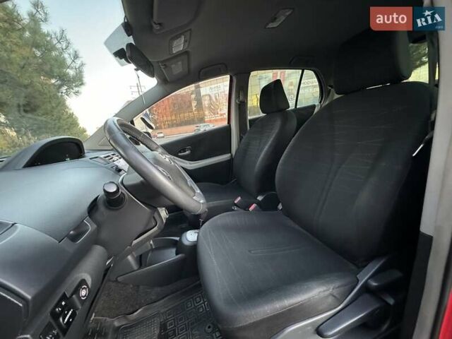 Красный Тойота Ярис, объемом двигателя 1.3 л и пробегом 140 тыс. км за 5900 $, фото 12 на Automoto.ua