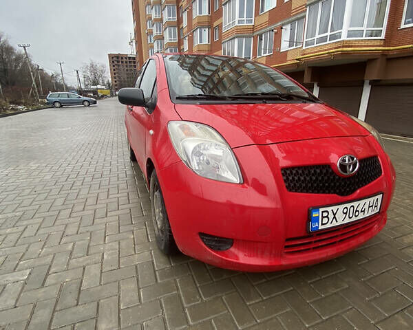 Красный Тойота Ярис, объемом двигателя 1 л и пробегом 190 тыс. км за 4400 $, фото 13 на Automoto.ua