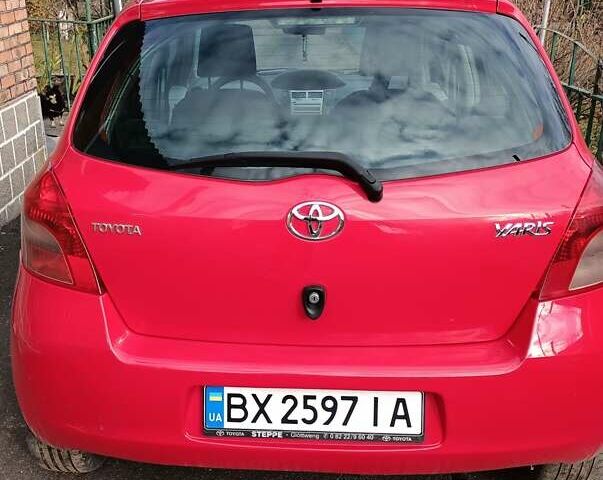 Красный Тойота Ярис, объемом двигателя 1 л и пробегом 214 тыс. км за 4700 $, фото 8 на Automoto.ua