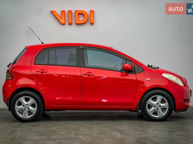 Красный Тойота Ярис, объемом двигателя 1.3 л и пробегом 186 тыс. км за 5425 $, фото 3 на Automoto.ua