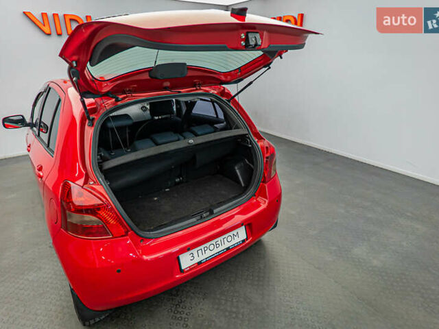 Красный Тойота Ярис, объемом двигателя 1.3 л и пробегом 186 тыс. км за 5425 $, фото 6 на Automoto.ua