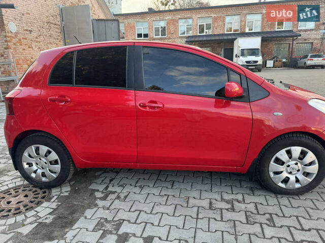 Красный Тойота Ярис, объемом двигателя 1.3 л и пробегом 121 тыс. км за 5800 $, фото 3 на Automoto.ua