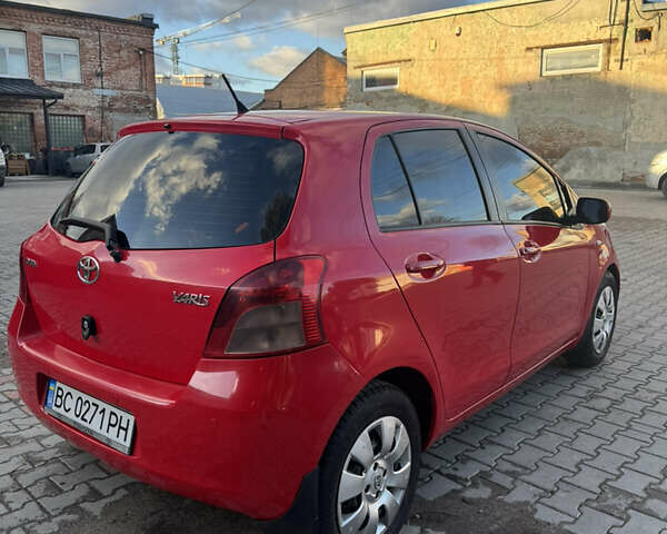 Красный Тойота Ярис, объемом двигателя 1.3 л и пробегом 121 тыс. км за 5800 $, фото 4 на Automoto.ua
