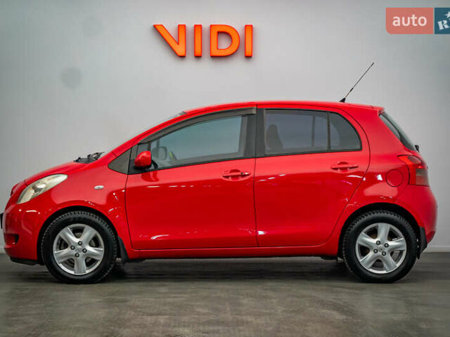 Красный Тойота Ярис, объемом двигателя 1.3 л и пробегом 186 тыс. км за 5425 $, фото 2 на Automoto.ua