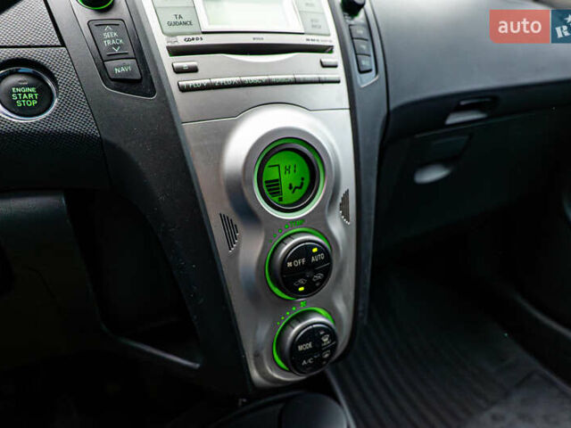 Красный Тойота Ярис, объемом двигателя 1.3 л и пробегом 186 тыс. км за 5425 $, фото 14 на Automoto.ua