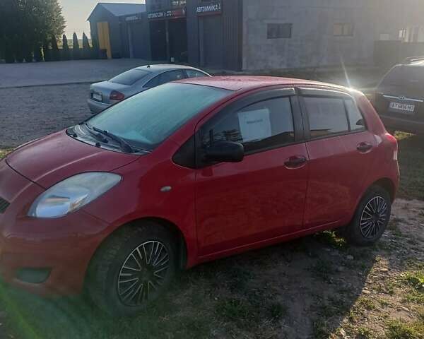 Красный Тойота Ярис, объемом двигателя 0.9 л и пробегом 118 тыс. км за 5300 $, фото 3 на Automoto.ua