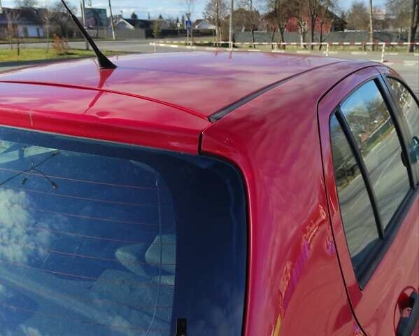 Красный Тойота Ярис, объемом двигателя 1 л и пробегом 43 тыс. км за 4800 $, фото 4 на Automoto.ua