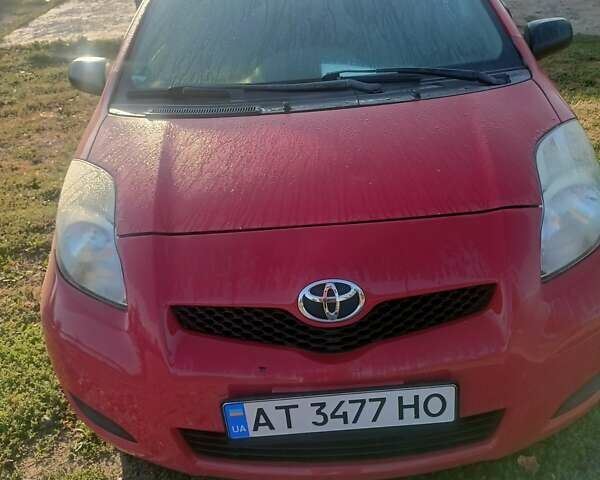 Красный Тойота Ярис, объемом двигателя 0.9 л и пробегом 118 тыс. км за 5300 $, фото 2 на Automoto.ua