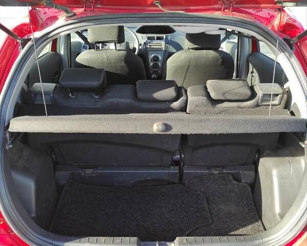 Красный Тойота Ярис, объемом двигателя 1 л и пробегом 43 тыс. км за 4800 $, фото 9 на Automoto.ua