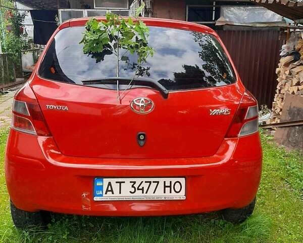 Красный Тойота Ярис, объемом двигателя 0.9 л и пробегом 118 тыс. км за 5300 $, фото 1 на Automoto.ua